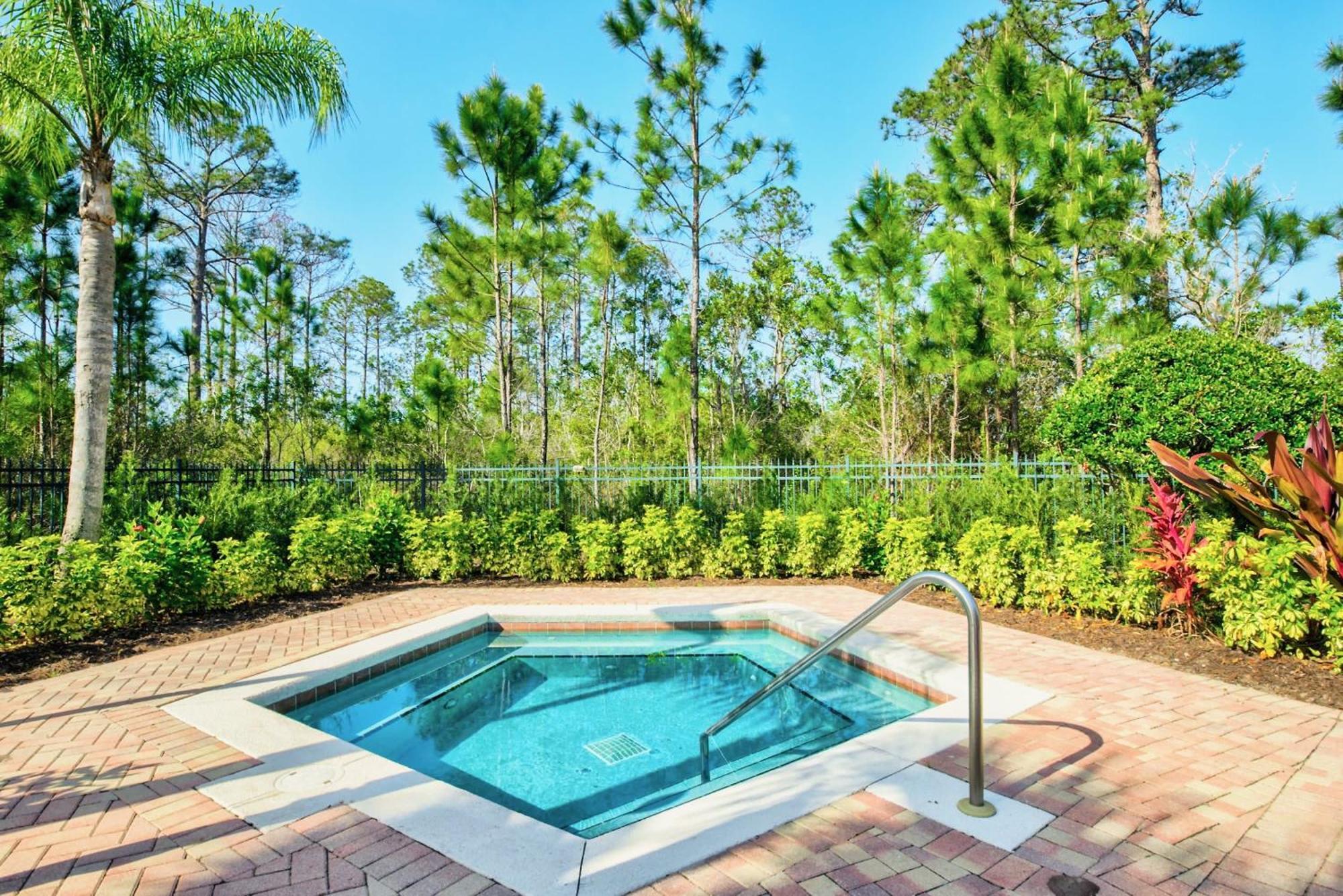 Stunning 2Br Condo With Hot Tub And Pool, Near Disney! Orlando Bagian luar foto