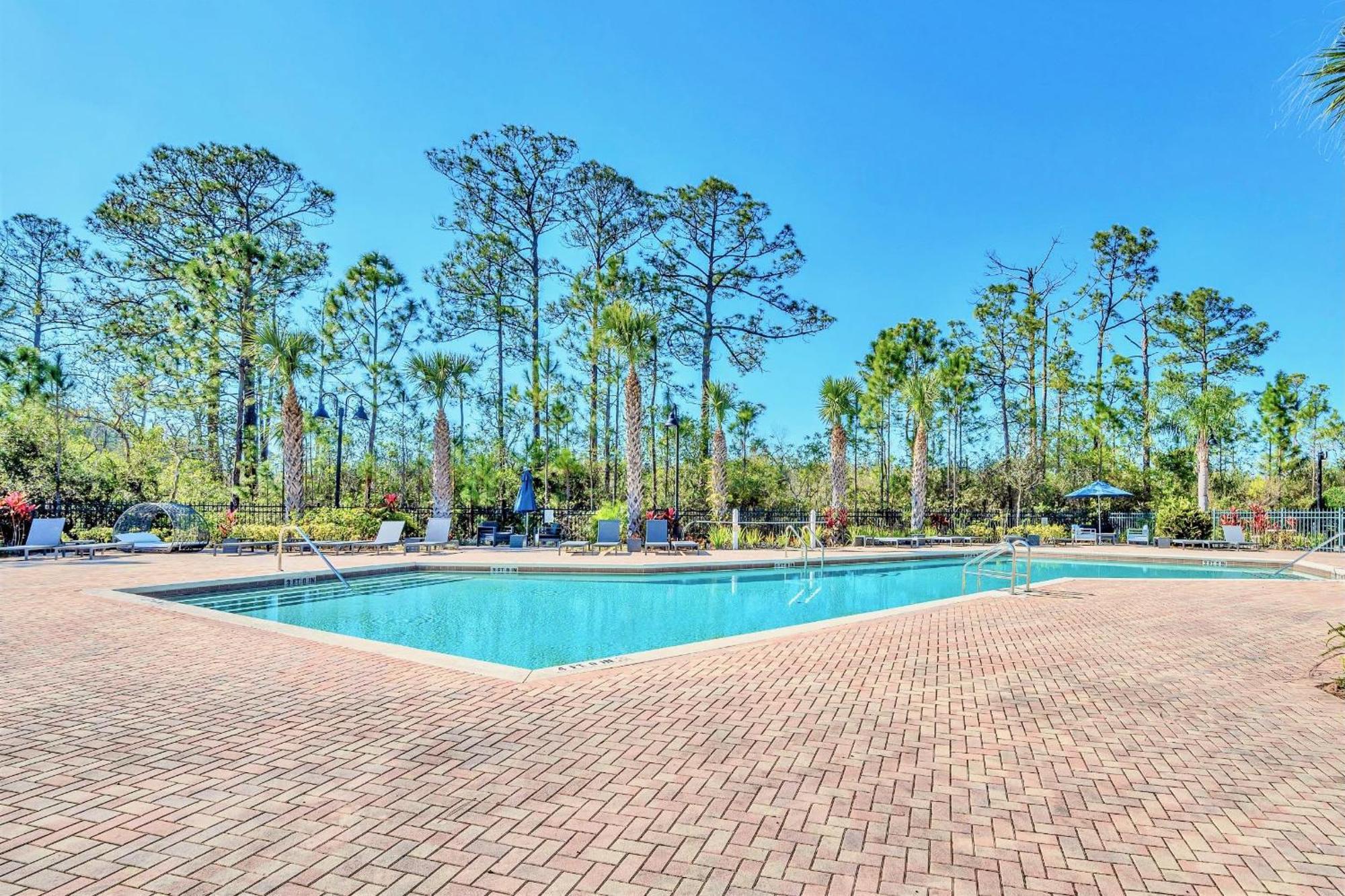 Stunning 2Br Condo With Hot Tub And Pool, Near Disney! Orlando Bagian luar foto