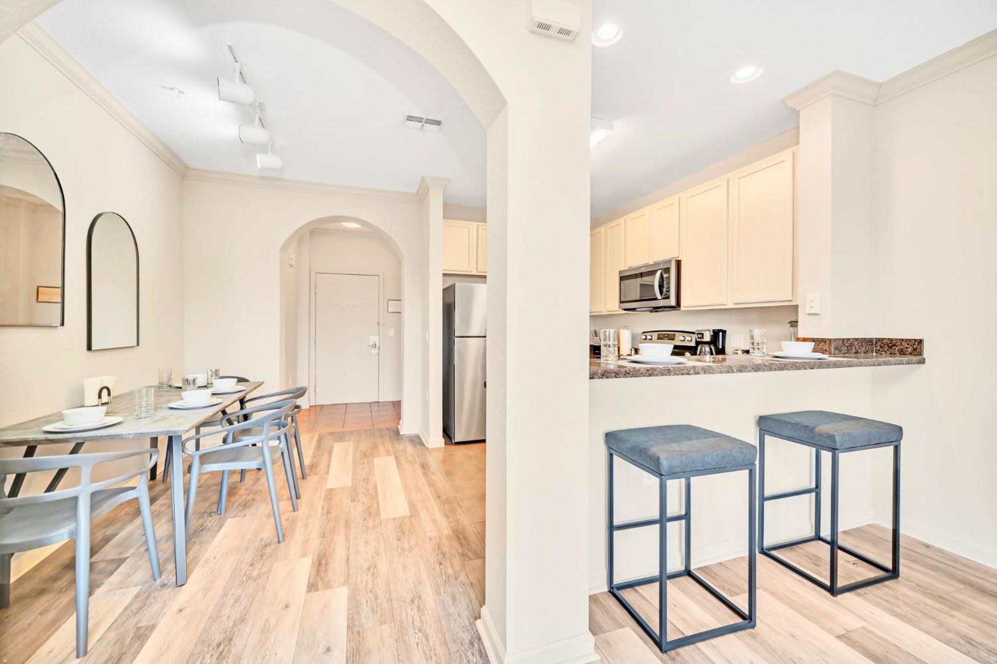Stunning 2Br Condo With Hot Tub And Pool, Near Disney! Orlando Bagian luar foto