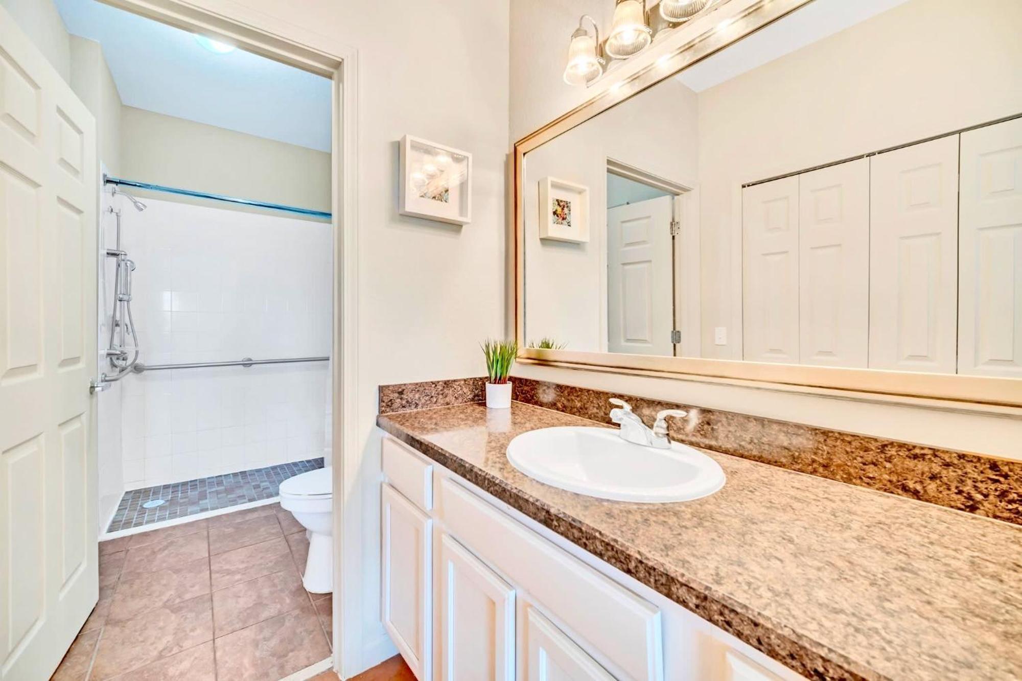 Stunning 2Br Condo With Hot Tub And Pool, Near Disney! Orlando Bagian luar foto