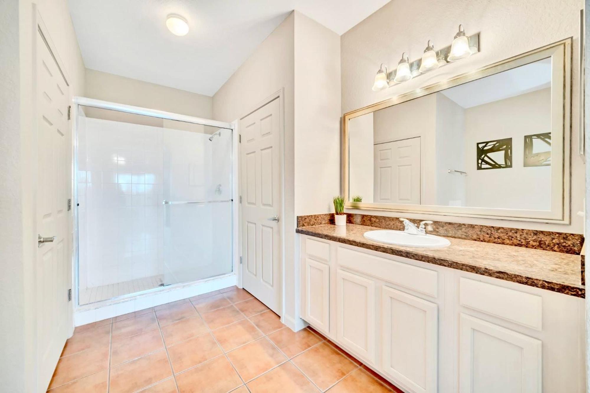 Stunning 2Br Condo With Hot Tub And Pool, Near Disney! Orlando Bagian luar foto