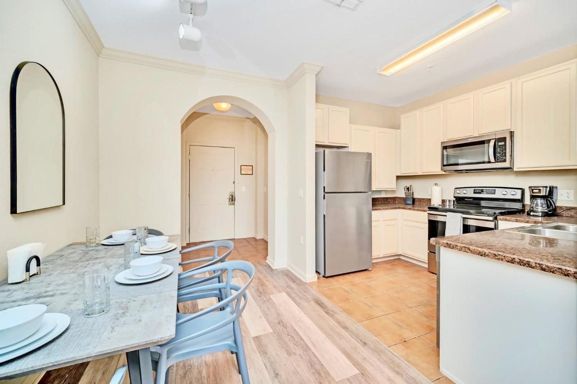 Stunning 2Br Condo With Hot Tub And Pool, Near Disney! Orlando Bagian luar foto