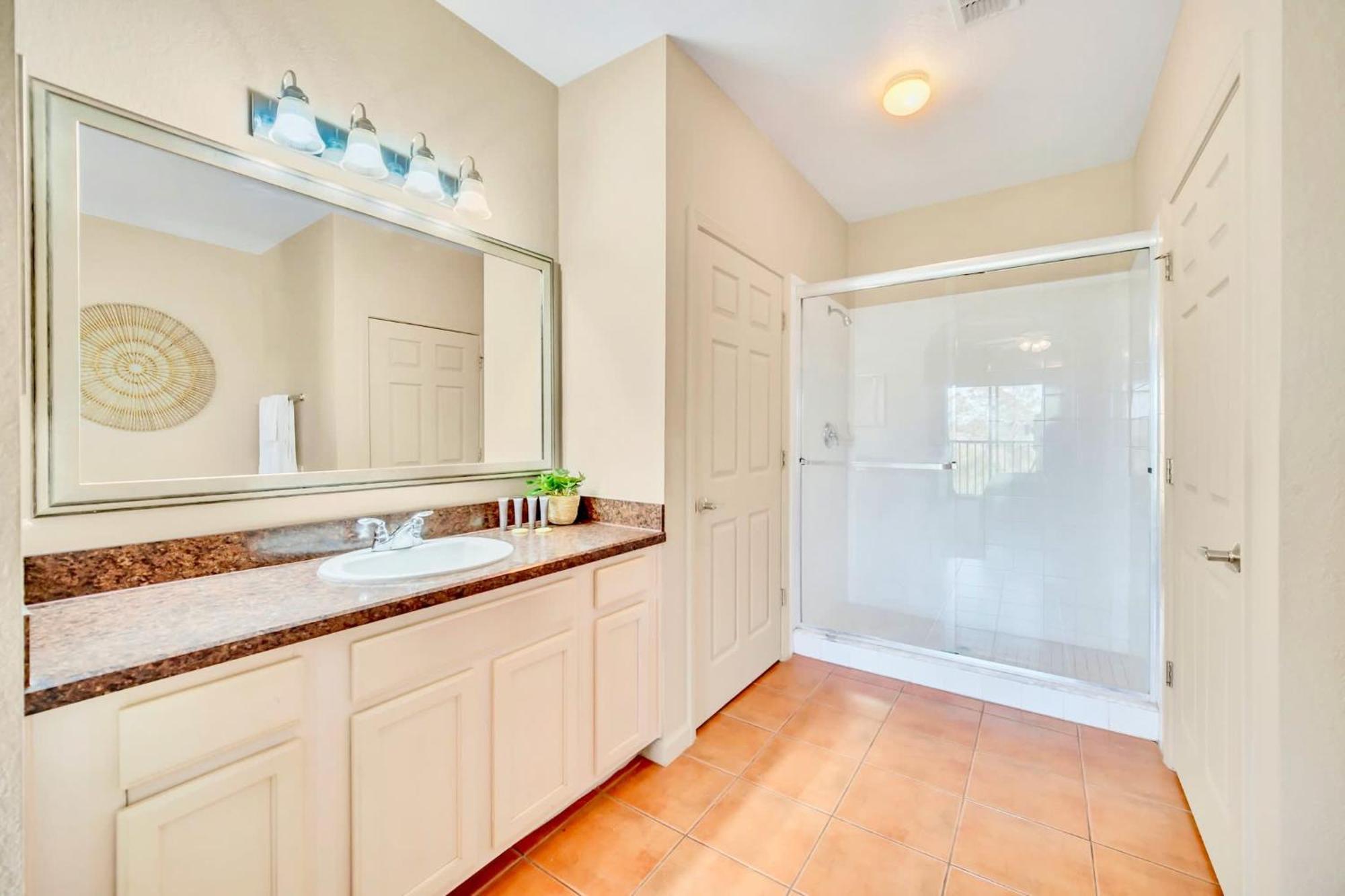 Stunning 2Br Condo With Hot Tub And Pool, Near Disney! Orlando Bagian luar foto
