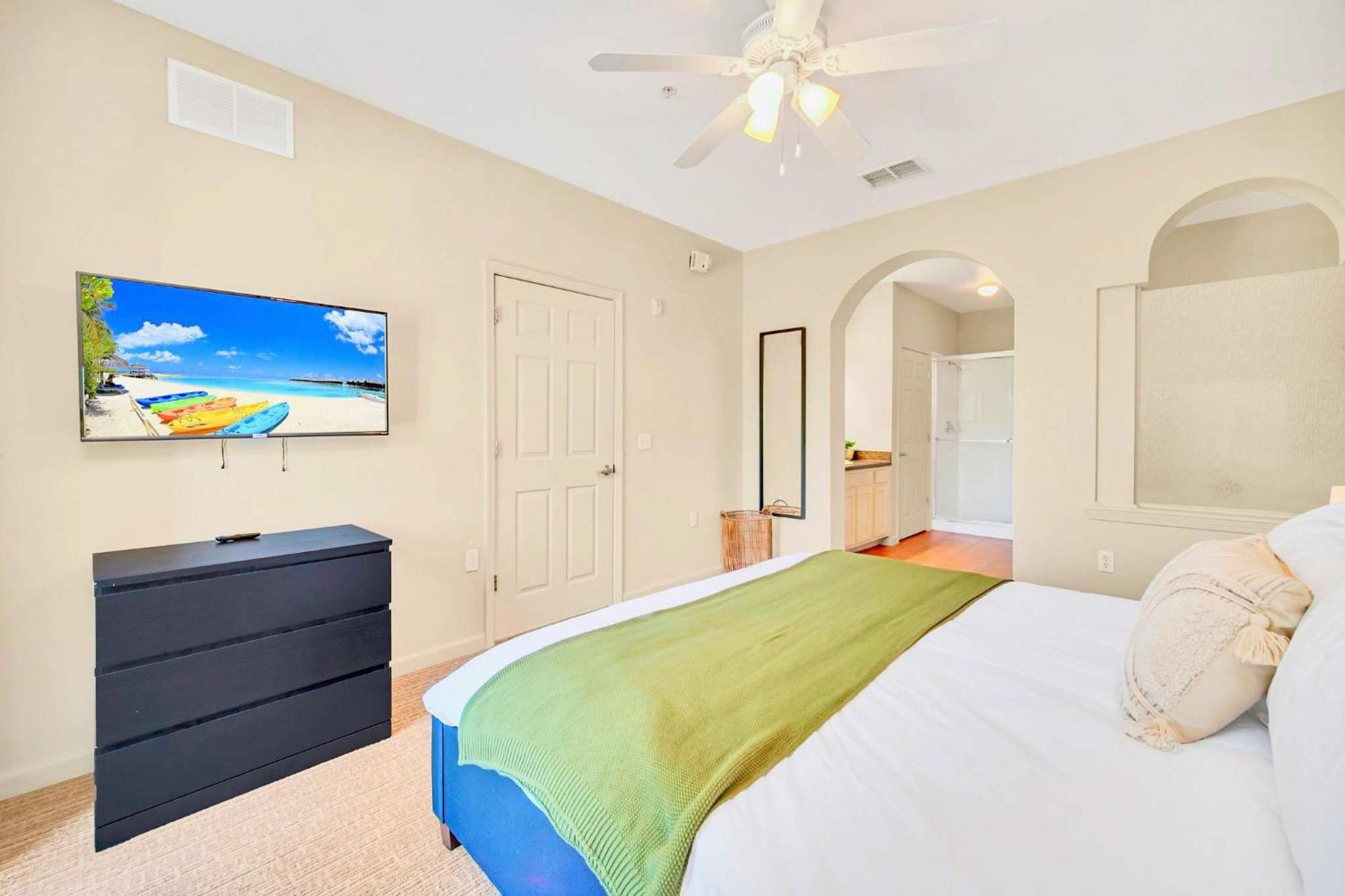 Stunning 2Br Condo With Hot Tub And Pool, Near Disney! Orlando Bagian luar foto