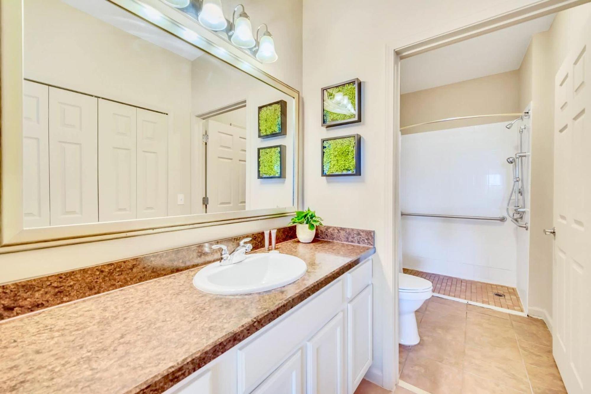 Stunning 2Br Condo With Hot Tub And Pool, Near Disney! Orlando Bagian luar foto